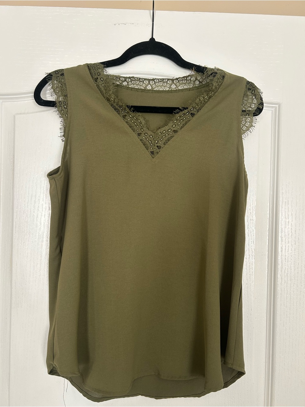 Source Unknown Olive Lace-Trim V-Neck Sleeveless Camisole